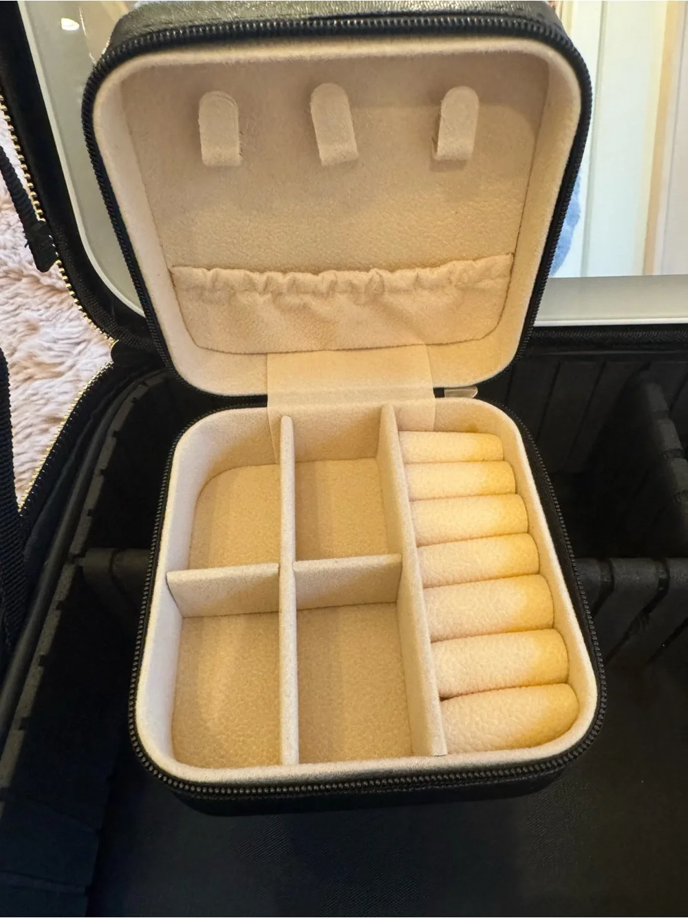 Travel Makeup Toiletry Case with Lighted Mirror and Jewelry Case